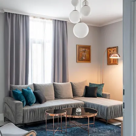 Landmark Luxe 2br With Parking * Sofia