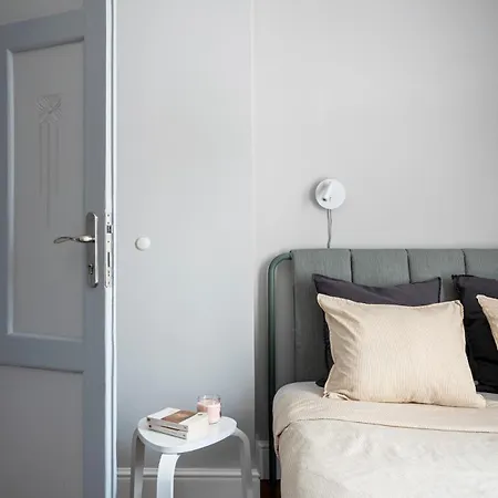 Landmark Luxe 2br With Parking Apartment *